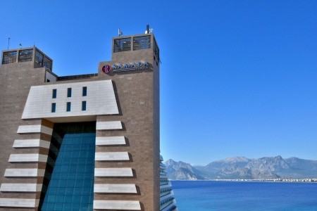 Ramada Plaza Hotel